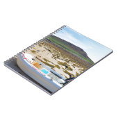 Dinghy am Strand Notizblock (Linke Seite)