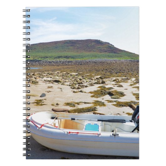Dinghy am Strand Notizblock (Vorderseite)