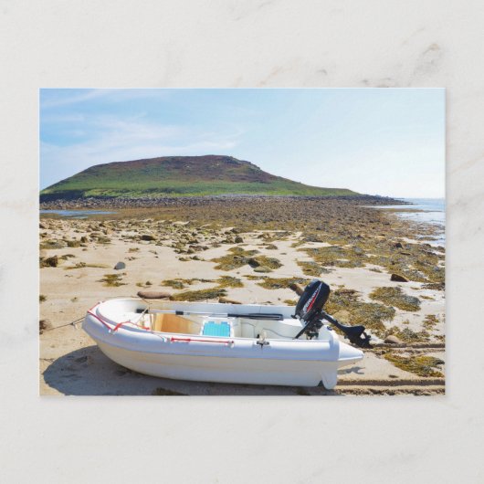 Dinghy am Strand Postkarte (Vorderseite)