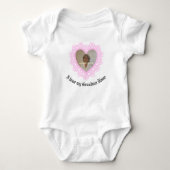Dingus Heart Lace Rahmen Baby Strampler (Vorderseite)