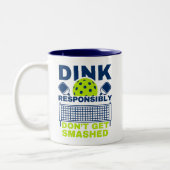 Dink Responsibly Don't Get Smashed Pickleball Zweifarbige Tasse (Links)