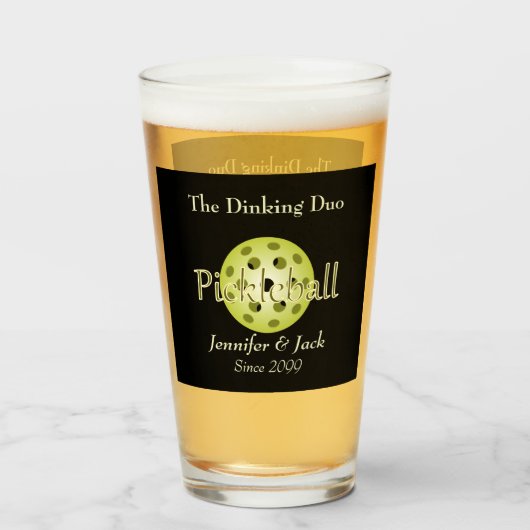 Dinking Duo oder Typ Pickleball Pint Beer Glas (Vorne (Gefüllt))