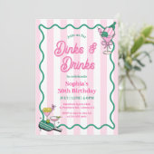Dinks und Drinks Pickleball zum Geburtstag Einladung (Stehend Vorderseite)