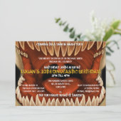 Dino Bite - monströse Dinosaurier-Party Einladunge Einladung (Stehend Vorderseite)