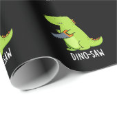 Dino-Säge Funny Dinosaur Tool Pun Dark BG Geschenkpapier (Rolleneckpunkt)