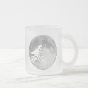 Dinosaur auf einem Fahrrad im Himmel mit Mond Mattglastasse