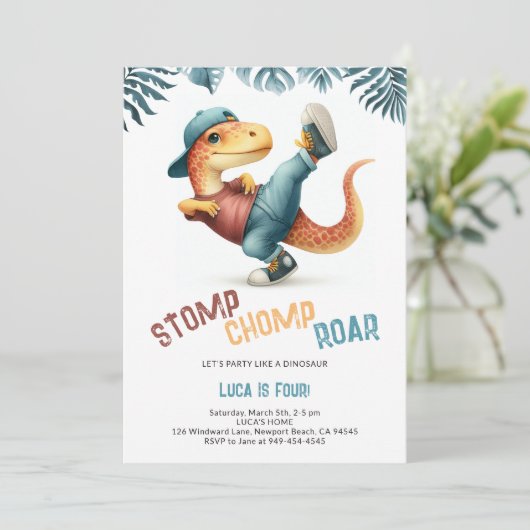 Dinosaur bewegt Cool Stomp Chomp Roar Boy Geburtst Einladung (Stehend Vorderseite)
