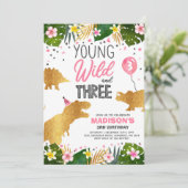 Dinosaur Birthday Einladen Wild und Drei-Dino-Part Einladung (Stehend Vorderseite)