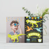 Dinosaur Birthday Einladung Chalkboard Foto (Stehend Vorderseite)