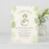 Dinosaur Hatching Soon Baby Boy Shower  Einladung (Stehend Vorderseite)