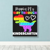 Dinosaur Poppin My Way Through Kindergarten Leinwanddruck (Insitu (Holzboden))