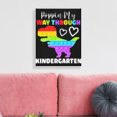 Dinosaur Poppin My Way Through Kindergarten Leinwanddruck (Insitu (Wohnzimmer))