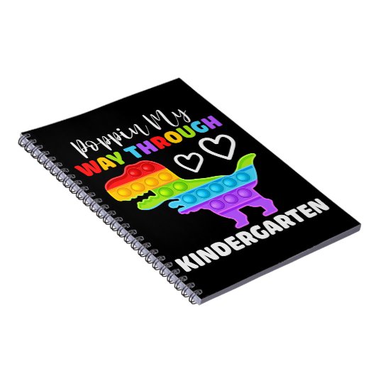 Dinosaur Poppin My Way Through Kindergarten Notizblock (Rechte Seite)