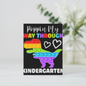 Dinosaur Poppin My Way Through Kindergarten Postkarte (Stehend Vorderseite)