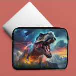 Dinosaur T-Rex Dino Stormy Mountains Laptopschutzhülle<br><div class="desc">Dinosaurier T-Rex Dino Stormy Mountains Laptop Sleeve verfügt über einen T-Rex Dinosaurier mit schneebedeckten Bergen und stürmischem Himmel. Perfekt als Geschenk für Geburtstag,  Weihnachten,  Feiertage und vieles mehr. Entworfen von ©Evco Studio www.zazzle.com/store/evcostudio</div>