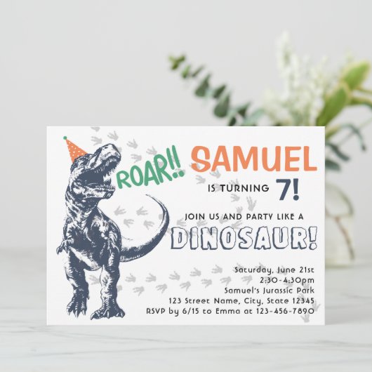 Dinosaur T-Rex in Party Hat Birthday Party Einladung (Stehend Vorderseite)