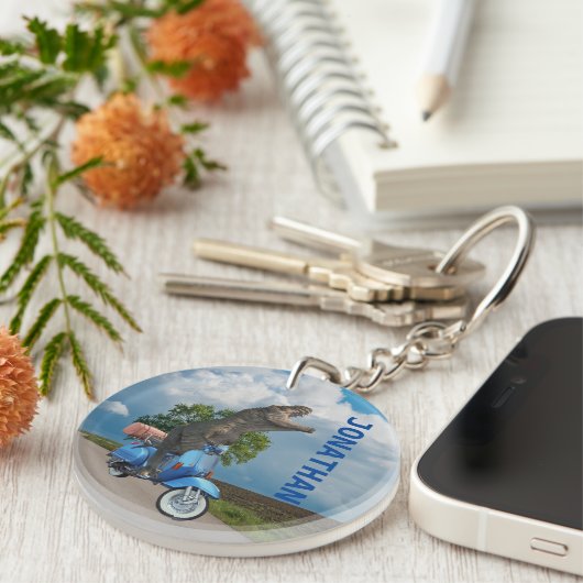 Dinosaur Tyrannosaurus T-rex Auf einem Scooter Schlüsselanhänger (Vorderseite rechts)