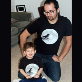 Dinosaurier auf einem Rad mit dem Mond T-Shirt