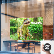 Dinosaurier begrüßt Besucher fröhlichen Ausdruck