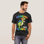 Dinosaurier der vierten Klasse, um wieder in die S T-Shirt (Vorne ganz)