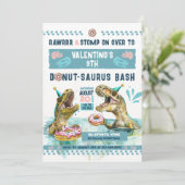 Dinosaurier Donut Pool Party Einladung (Stehend Vorderseite)
