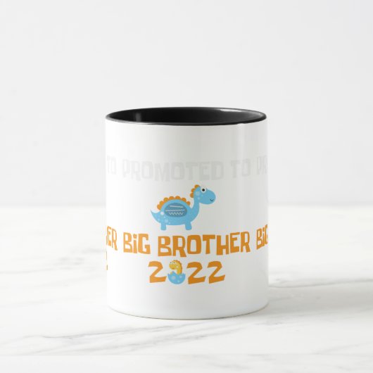 Dinosaurier-Ei-Hatching für den großen Bruder Tasse (Zentrum)