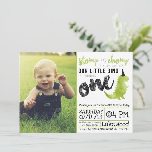 Dinosaurier Einladung Stomp und Chomp Erster Gebur (Stehend Vorderseite)