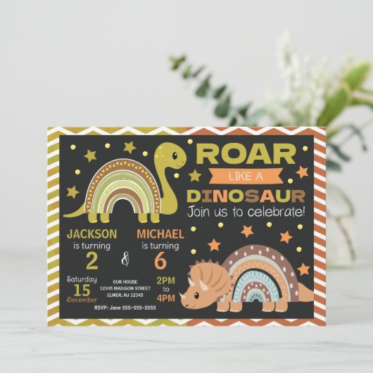 Dinosaurier gemeinsame Geburtstagseinladung für Ge Einladung (Stehend Vorderseite)