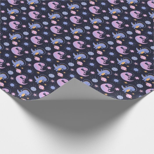 Dinosaurier im Weltraummuster Geschenkpapier (Ecke)