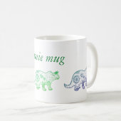 Dinosaurier Mandala zeichnend , personalisierte Um Kaffeetasse (VorderseiteRechts)