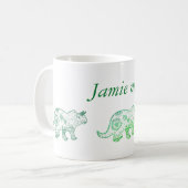 Dinosaurier Mandala zeichnend , personalisierte Um Kaffeetasse (Vorderseite Links)