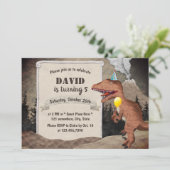 Dinosaurier & Volcano Prähistorische Jungen Geburt Einladung (Stehend Vorderseite)