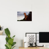 Dinosaurier wandern noch immer durch die Erde Poster (Heimbüro)