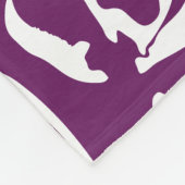 Dinosaurierknochen (Lila) Fleecedecke (Ecke)