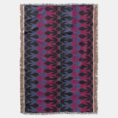 Direction Arrow in a Maroon and Blue Gray Patter Decke (Vorderseite Vertikal)