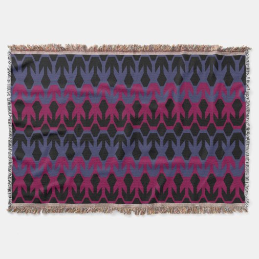 Direction Arrow in a Maroon and Blue Gray Patter Decke (Vorderseite)