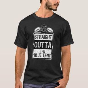 Direkt vor dem blauen Zelt für American Football T-Shirt