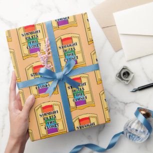Direkt vor dem Schrank Geschenkpapier