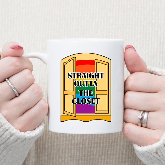 Direkt vor dem Schrank Kaffeetasse