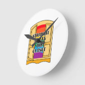 Direkt vor dem Schrank Runde Wanduhr (Winkel)