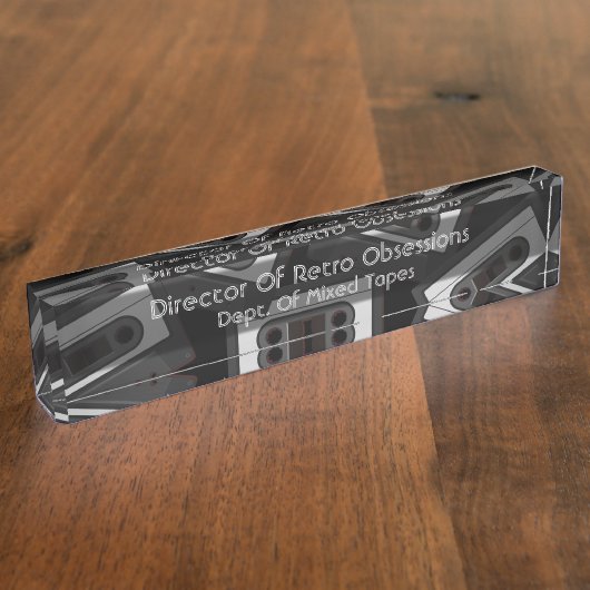 Direktor der Retro Obsesessions des Spaßes der 80e Namensplakette (Seite)