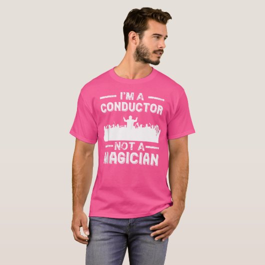 Dirigent mit Musiker in Musikorchen T-Shirt (Vorne ganz)