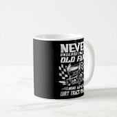 Dirt Track Racing unterschätzt nie eine alte Furz Kaffeetasse (VorderseiteRechts)