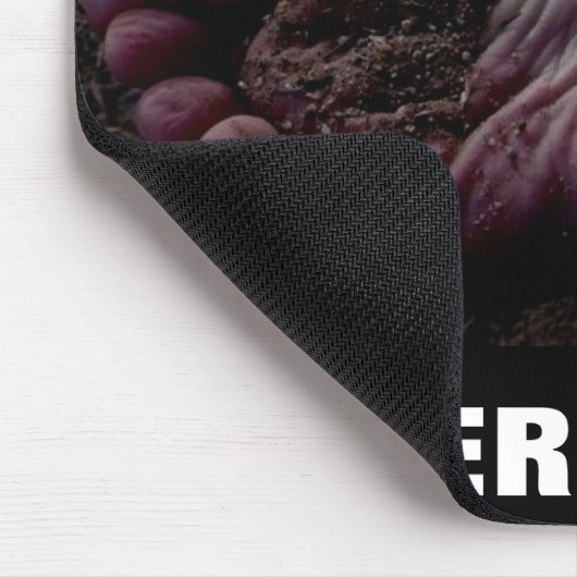 DIRT UNDER HER FEET MOUSEPAD (Ecke)