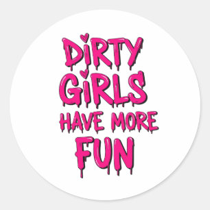 Dirty Girls haben mehr Spaß beim Mudder Mudding Gi Runder Aufkleber