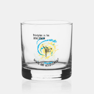 Discipline ist die Brücke zwischen Kampfkünsten Whiskyglas