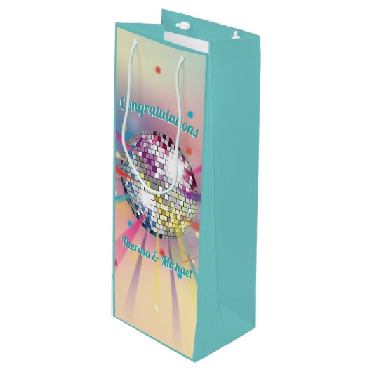 Disco Ball Baby Dusche Groovy Pastel Rainbow Geschenktüte Für Weinflaschen (Vorderseite Schrägansicht)