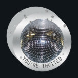 Disco Ball Birthday Party Disco Tanz Party Circle Einladung<br><div class="desc">Erinnern Sie sich an Diskobälle? Schwarze Lichter? Wenn Sie alt genug sind, um sich zu erinnern, ist dies die Disko-Party Einladung für Sie - Groovy Kreis Form. Das Foto einer alten Schule, Silberspiegel Disco-Ball auf einem grauen silberfarbenen Hintergrund mit verstreuten Imitaten silberne Glitzer Sterne. Lass die guten Zeiten rollen! Liest...</div>