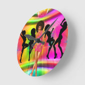 Discotanzszene mit den Silhouetten, retro. Runde Wanduhr (Winkel)