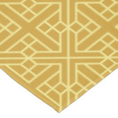 Discover Elegant Geometric Patterns with Gold Line Tischdecke (Schrägansicht)